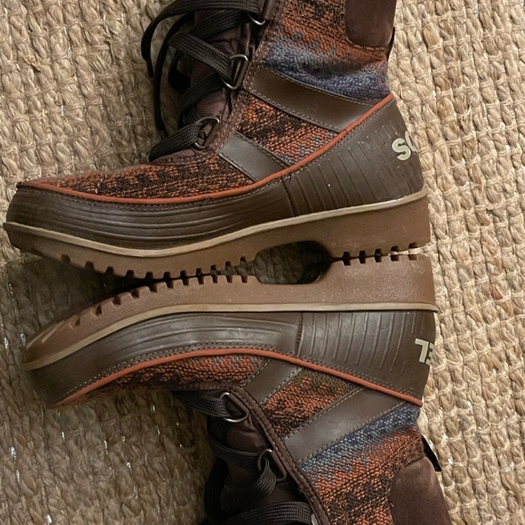 Sorel winter boots size 7. - Picture 4 of 4